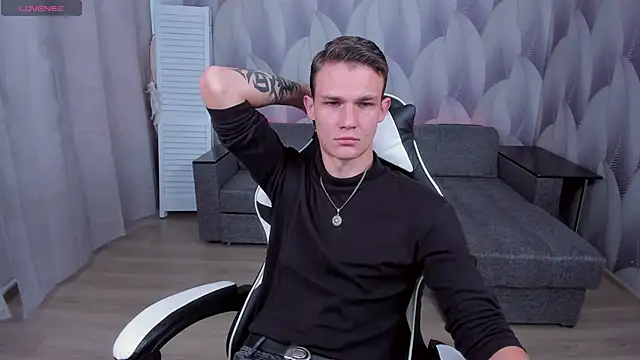 AdamGold01 online show from October 1, 2025, 1:26 pm