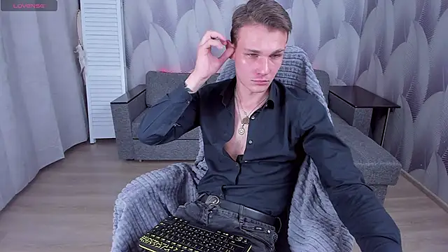 AdamGold01 online show from October 4, 2025, 8:43 pm