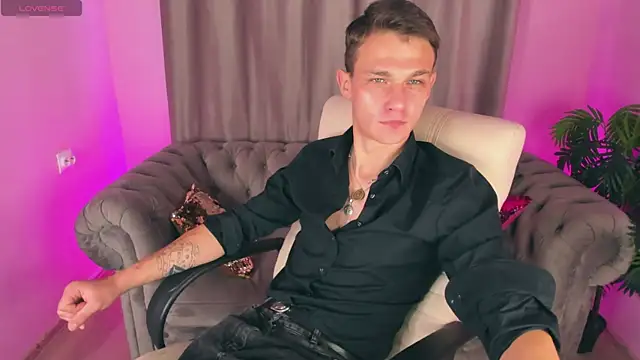 AdamGold01 online show from October 7, 2025, 1:12 pm