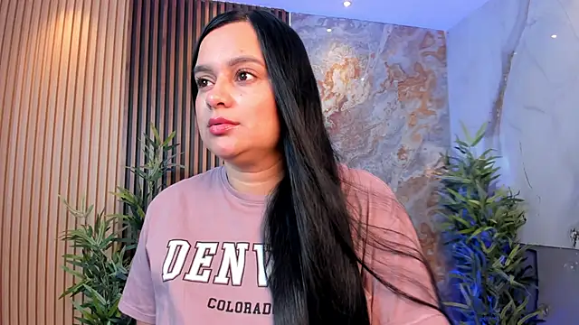 Snapshot of Megancoxx chatting on October 6, 2025, 11:00 am Megancoxx online show from October 6, 2025, 11:00 am