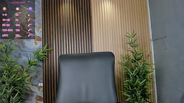 Snapshot of Megancoxx chatting on October 28, 2025, 10:47 am Megancoxx online show from October 28, 2025, 10:47 am