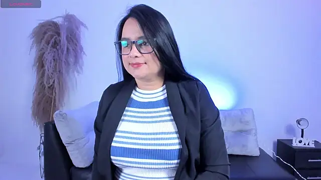 Snapshot of Megancoxx chatting on October 14, 2025, 11:00 am Megancoxx online show from October 14, 2025, 11:00 am