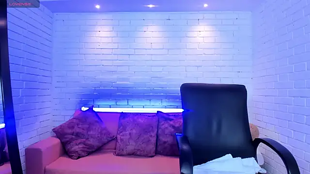 Snapshot of Megancoxx chatting on October 10, 2025, 11:00 am Megancoxx online show from October 10, 2025, 11:00 am