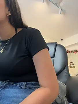 EMILIIA RICHTER   online show from April 9, 2026, 8:04 pm