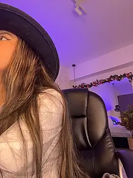 EMILIIA RICHTER   online show from March 16, 2026, 7:49 pm