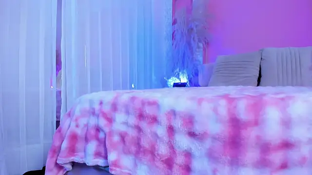 Peytonn Monroe online show from March 19, 2026, 7:36 pm