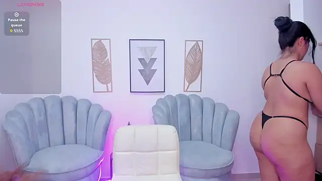 Snapshot of Mila_blaze chatting on October 19, 2025, 12:57 am Mila blaze online show from October 19, 2025, 12:57 am