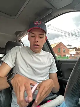 mattebret11 online show from September 18, 2025, 7:39 pm