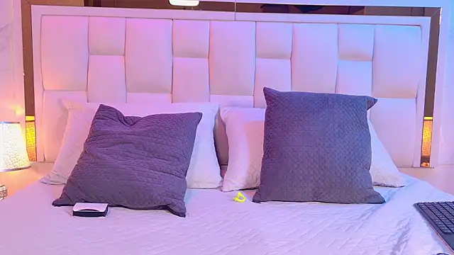 Snapshot of paulina_cano chatting on February 1, 2026, 7:12 pm paulina cano online show from February 1, 2026, 7:12 pm