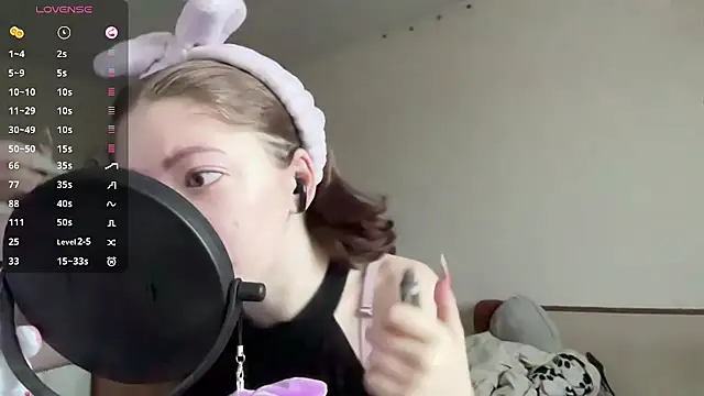 MargarettNewbie online show from October 28, 2025, 4:13 am