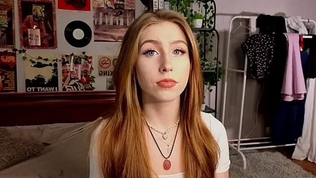 LinhStirna online show from October 6, 2025, 1:12 pm