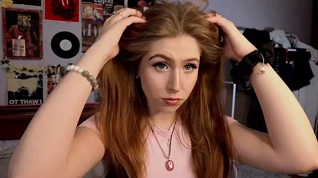 LinhStirna online show from October 7, 2025, 1:56 pm