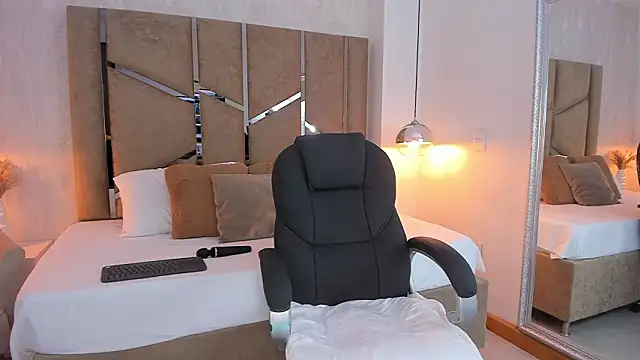 Snapshot of Megan-8 chatting on February 27, 2026, 7:24 pm Megan-8 online show from February 27, 2026, 7:24 pm