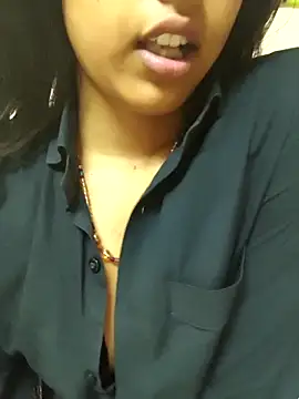 Snapshot of reetika6375 chatting on January 17, 2026, 8:56 pm reetika6375 online show from January 17, 2026, 8:56 pm