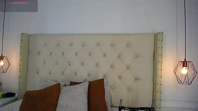 bycandy  online show from December 19, 2025, 12:40 pm