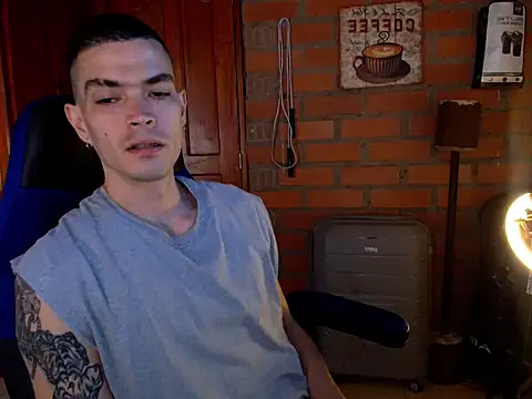 Snapshot of Travis_R chatting on September 19, 2025, 7:51 pm Travis R online show from September 19, 2025, 7:51 pm