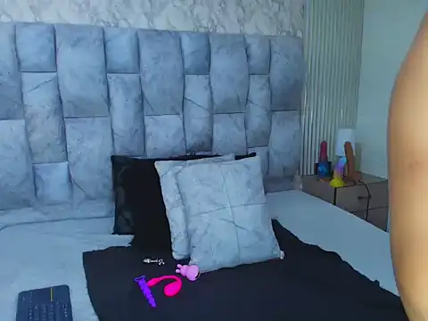 sofiagutierrez   online show from October 3, 2025, 3:20 am