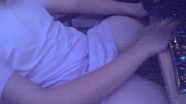 xderox318 online show from September 21, 2025, 9:31 pm