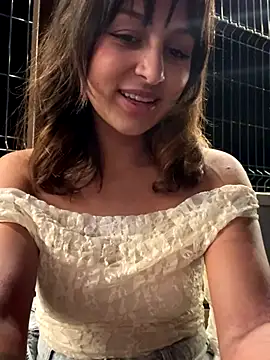 MaiaRouge online show from October 14, 2025, 8:31 pm