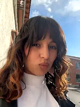 MaiaRouge online show from October 17, 2025, 9:45 am