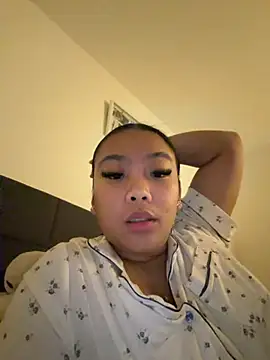 Snapshot of MissCherryyxox chatting on November 4, 2025, 7:39 pm MissCherryyxox online show from November 4, 2025, 7:39 pm