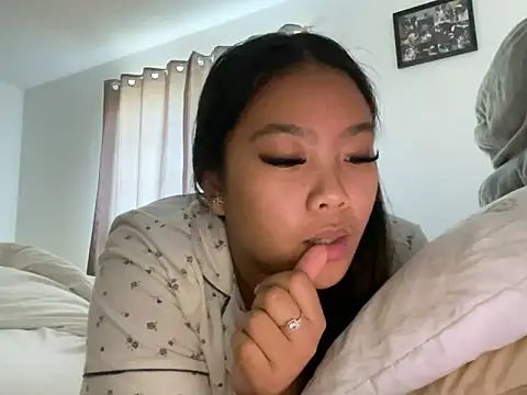 Snapshot of MissCherryyxox chatting on October 26, 2025, 8:26 am MissCherryyxox online show from October 26, 2025, 8:26 am