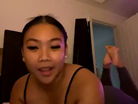 MissCherryyxox online show from September 16, 2025, 7:37 pm