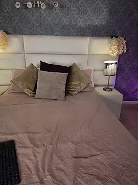 Celeste Amber online show from April 10, 2026, 7:32 pm