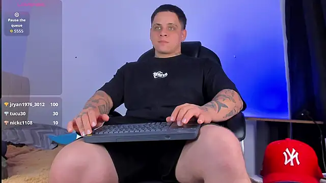 Snapshot of denis_munera chatting on October 15, 2025, 9:56 pm denis munera online show from October 15, 2025, 9:56 pm