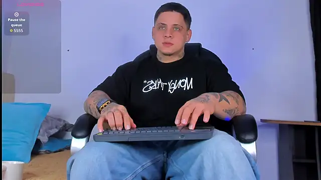 Snapshot of denis_munera chatting on October 13, 2025, 9:44 am denis munera online show from October 13, 2025, 9:44 am