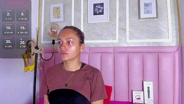 HoollyHendrix online show from February 10, 2026, 8:41 pm