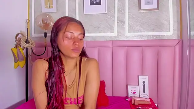 HoollyHendrix online show from February 9, 2026, 8:29 pm