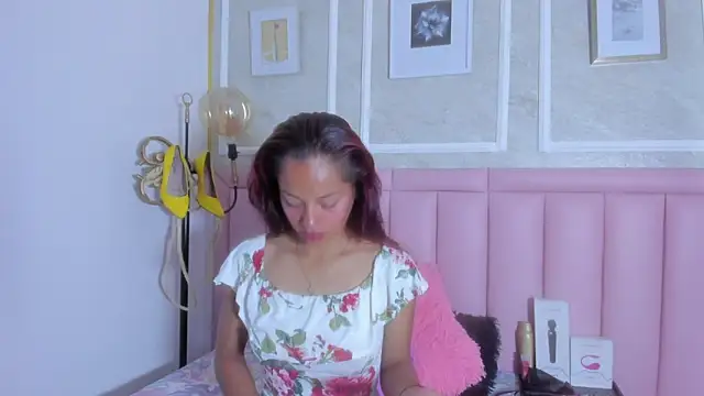 HoollyHendrix online show from March 3, 2026, 9:33 pm