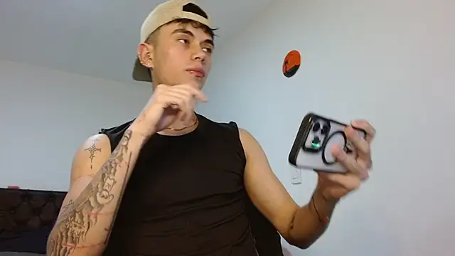 Snapshot of jaico_santos chatting on February 15, 2026, 11:25 pm jaico santos online show from February 15, 2026, 11:25 pm