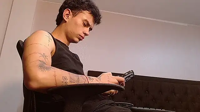 Snapshot of jaico_santos chatting on October 6, 2025, 10:43 pm jaico santos online show from October 6, 2025, 10:43 pm