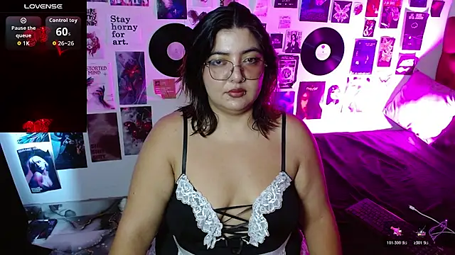 Snapshot of Roxy_f_w chatting on April 9, 2026, 3:29 pm Roxy f w online show from April 9, 2026, 3:29 pm