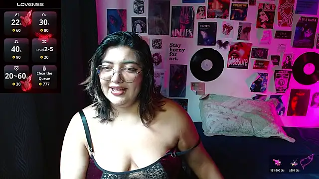 Snapshot of Roxy_f_w chatting on April 17, 2026, 1:14 pm Roxy f w online show from April 17, 2026, 1:14 pm