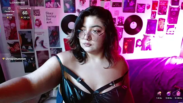 Snapshot of Roxy_f_w chatting on May 26, 2026, 10:19 pm Roxy f w online show from May 26, 2026, 10:19 pm