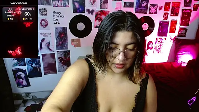 Snapshot of Roxy_f_w chatting on April 10, 2026, 12:01 pm Roxy f w online show from April 10, 2026, 12:01 pm