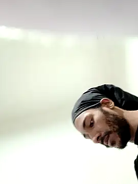 Mikaaa97 online show from December 18, 2025, 8:01 pm