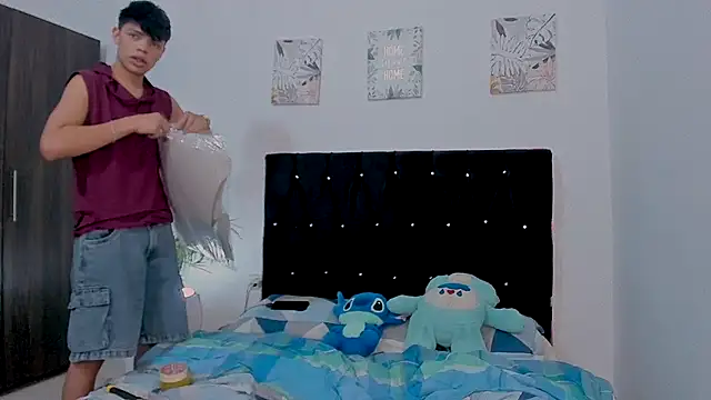 Zacktorres  online show from October 17, 2025, 10:00 pm