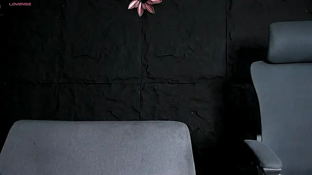 AriadnaRuiz online show from October 10, 2025, 8:53 pm