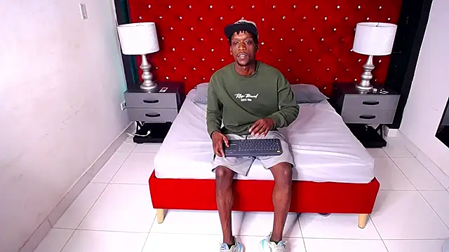 Snapshot of SkylerBigxxx chatting on October 18, 2025, 3:52 am SkylerBigxxx online show from October 18, 2025, 3:52 am