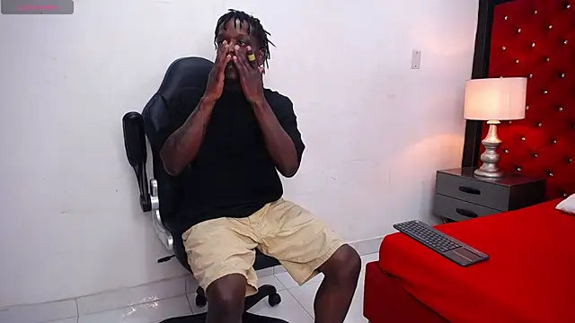 Snapshot of SkylerBigxxx chatting on September 26, 2025, 4:08 am SkylerBigxxx online show from September 26, 2025, 4:08 am