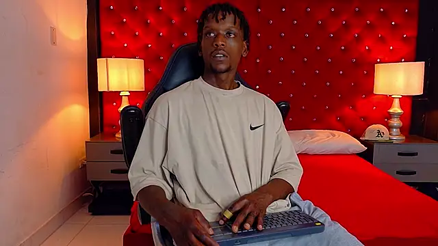 Snapshot of SkylerBigxxx chatting on September 19, 2025, 4:05 am SkylerBigxxx online show from September 19, 2025, 4:05 am