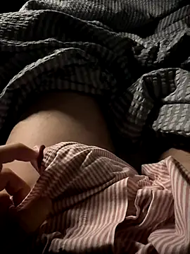 koeanboy11 online show from September 18, 2025, 4:32 pm