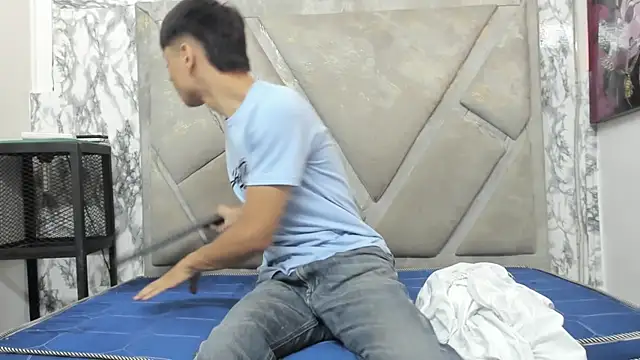 Snapshot of Logan_Jhonson chatting on October 19, 2025, 3:09 am Logan Jhonson online show from October 19, 2025, 3:09 am