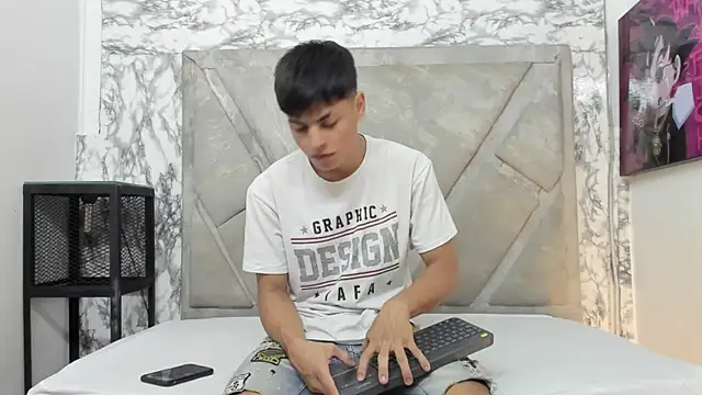 Snapshot of Logan_Jhonson chatting on October 16, 2025, 2:09 am Logan Jhonson online show from October 16, 2025, 2:09 am