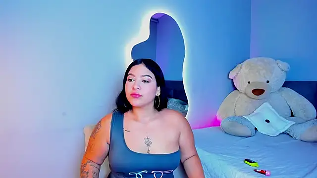 AlyCuper online show from September 18, 2025, 8:23 pm