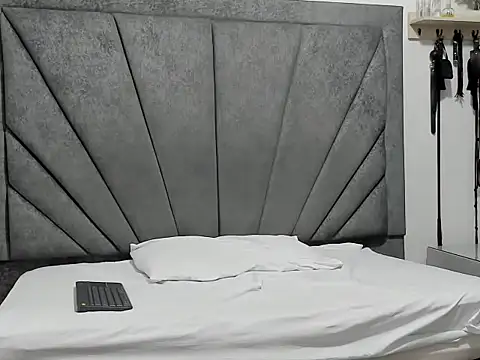 DaphnerANDrogerrr online show from September 19, 2025, 12:09 pm